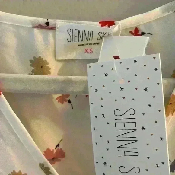 NWT SIENNA SKY FLORAL BLOUSE - Picture 4 of 5